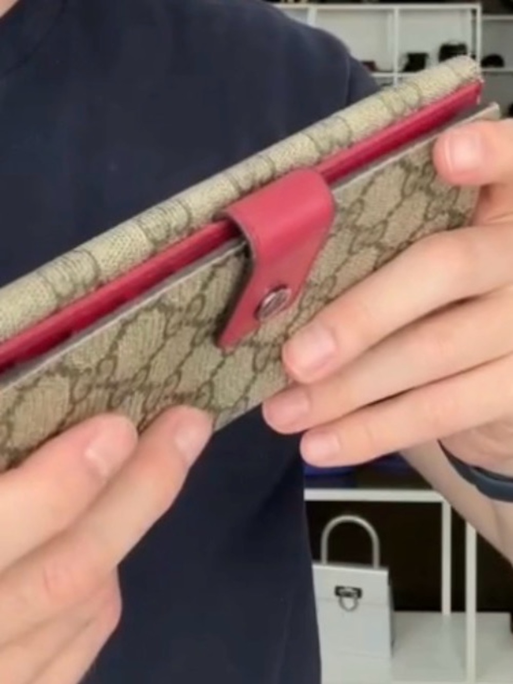 Gucci Beige GG Canvas Wallet with Pink Snap Tab - Picture 2 of 5